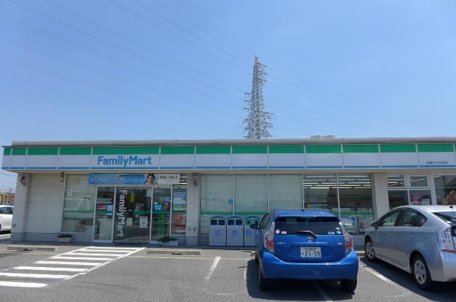 Convenience store. Family Mart (convenience store) to 400m