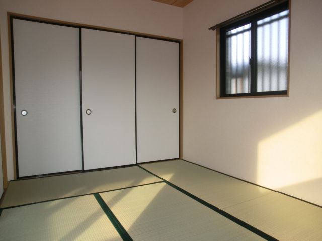 Living and room. It will calm the Japanese-style room
