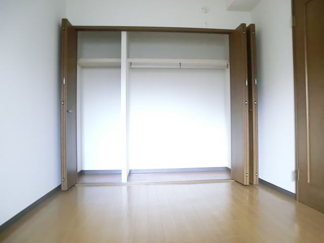 Living and room. Also it contains the light between the North Pacific
