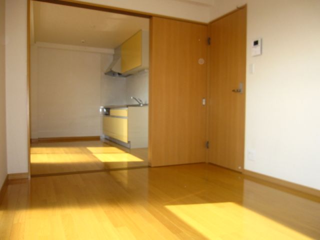 Living and room. It has led to the next to the Western-style