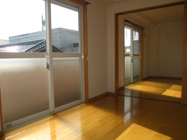 Living and room. Day is good with large windows