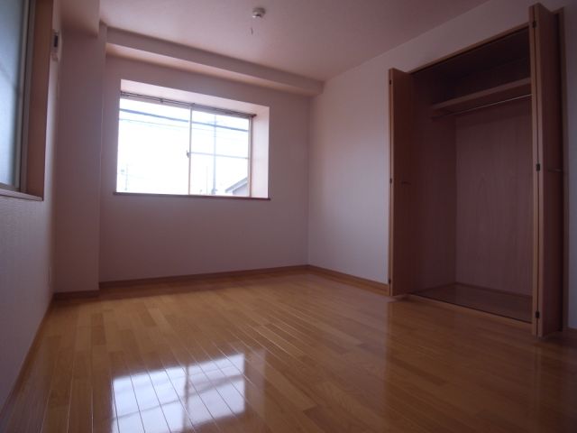 Living and room. CL is excellent storage capacity