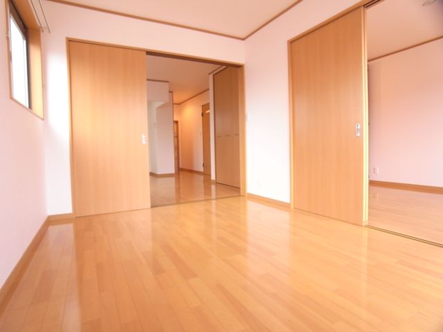 Living and room. You can use to connect with the LDK.