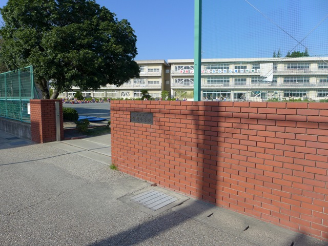 Primary school. Sakuno to elementary school (elementary school) 319m