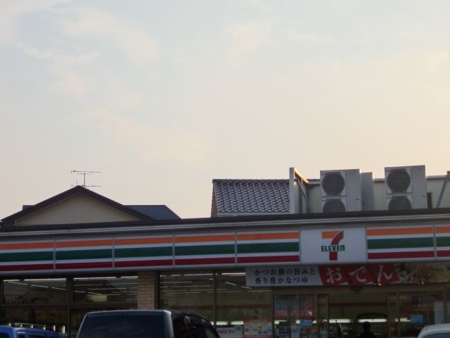 Convenience store. 330m to Seven-Eleven (convenience store)