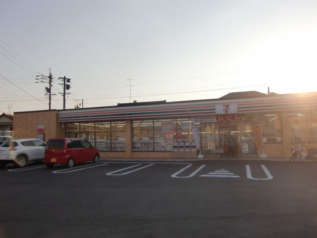 Convenience store. 330m to Seven-Eleven (convenience store)
