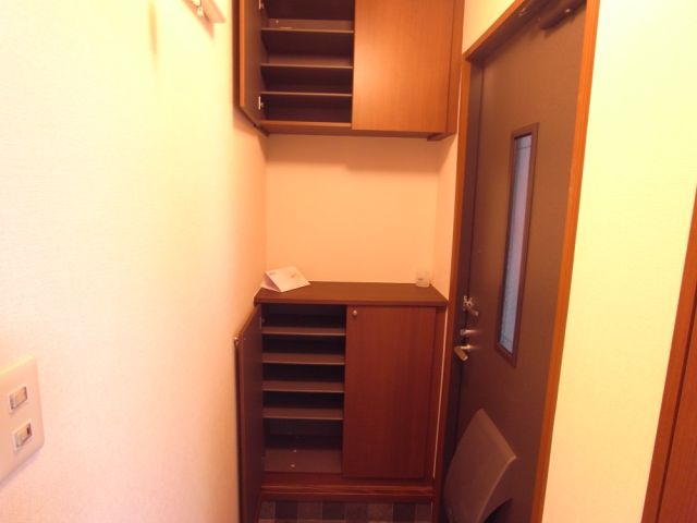 Entrance. It is the entrance with a shoebox.