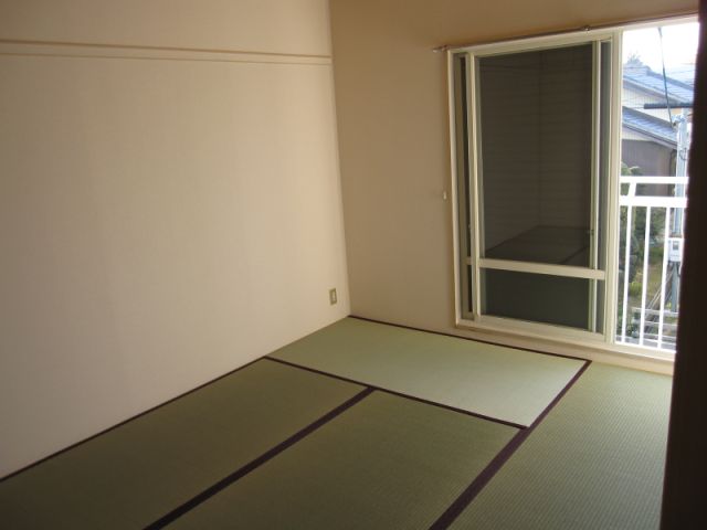 Living and room. Day is also good