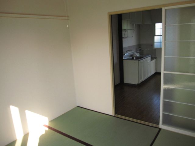 Living and room. It will lead widely and dining