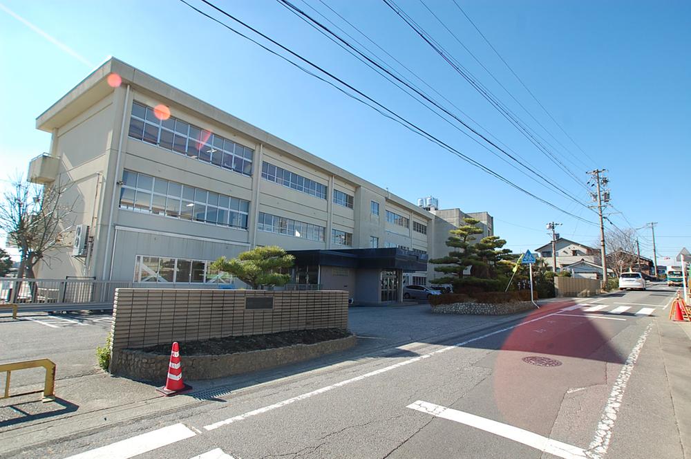 Primary school. Jozan until elementary school 1360m