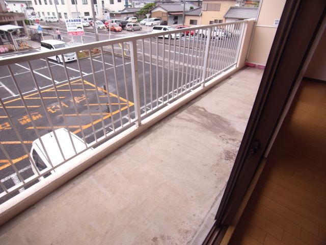 Balcony. It is a veranda.