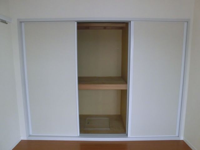Other room space. Independent wash basin, Washing machine storage rooms