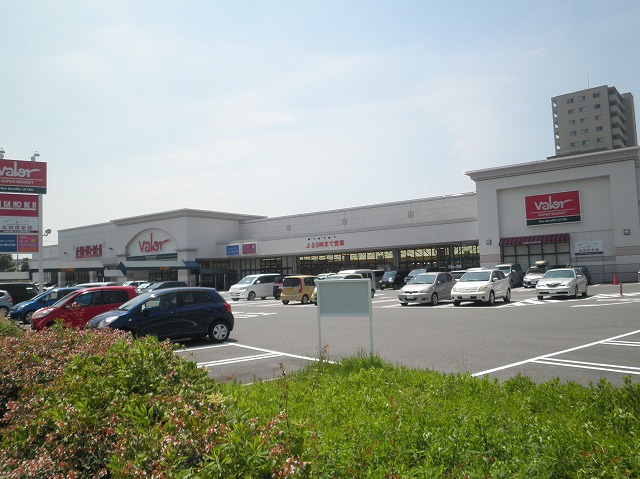 Supermarket. Barrow 1900m to Anjo store (Super)