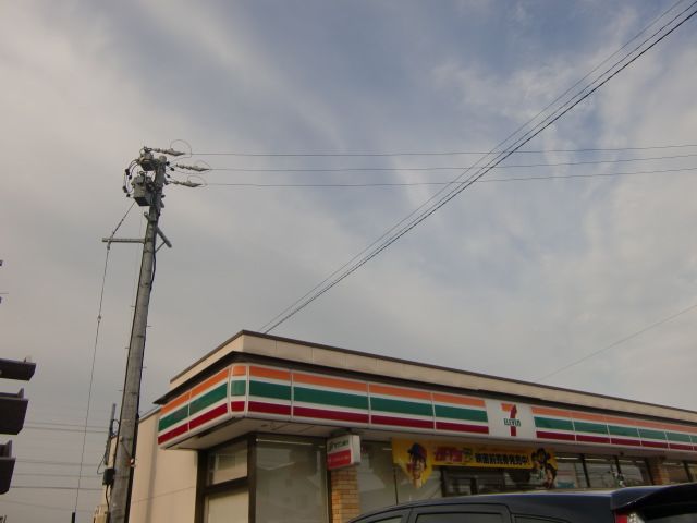 Convenience store. 420m to Seven-Eleven (convenience store)