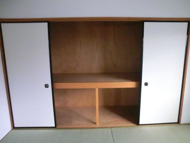 Receipt. Closet of storage capacity with plenty.