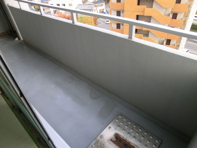 Balcony. South-facing veranda.