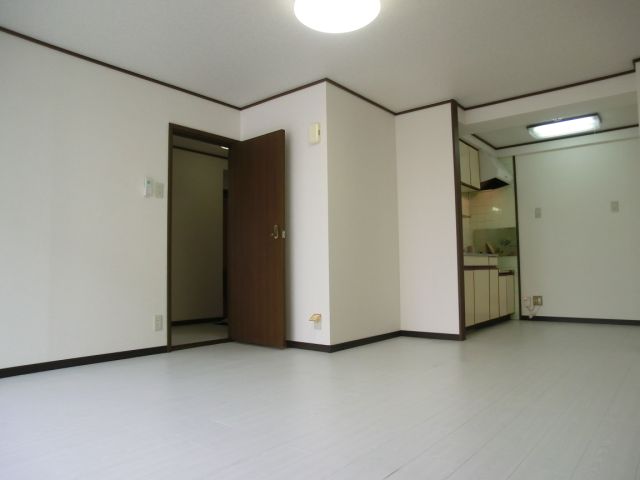 Living and room. 12 Pledge of spacious LDK.