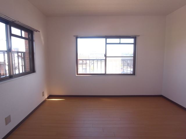 Living and room. It is a bright room