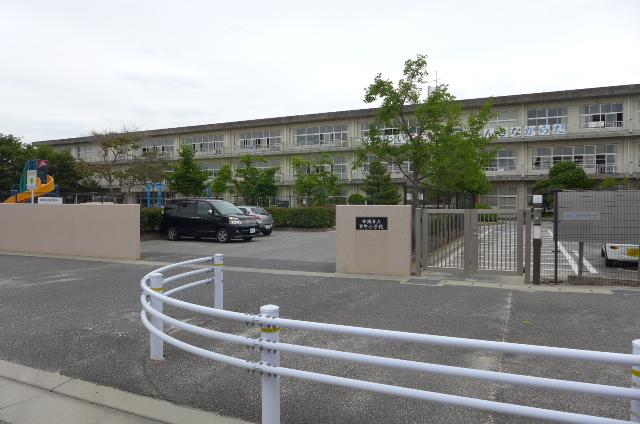Primary school. Satomachi up to elementary school (elementary school) 640m