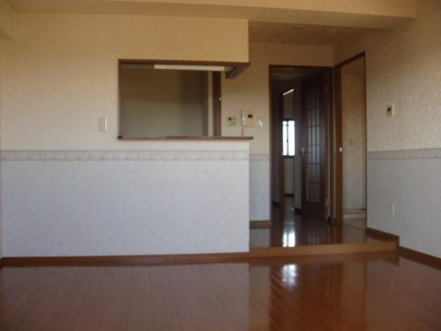 Living and room. Separate room