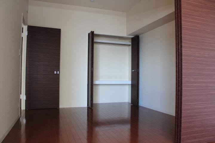 Other room space. Isomorphic type