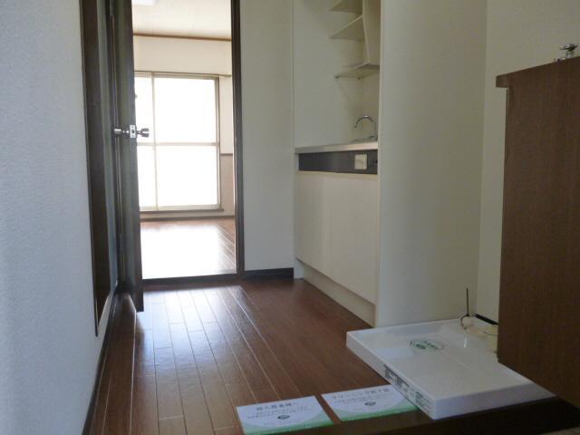 Other room space. Isomorphism