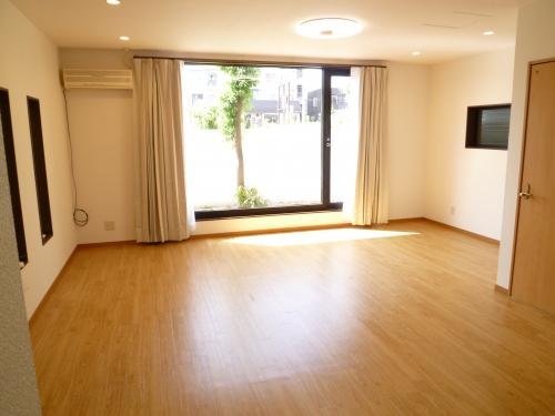 Living. Bright and airy living ☆