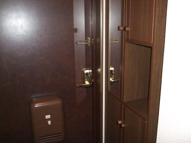 Entrance. Isomorphism