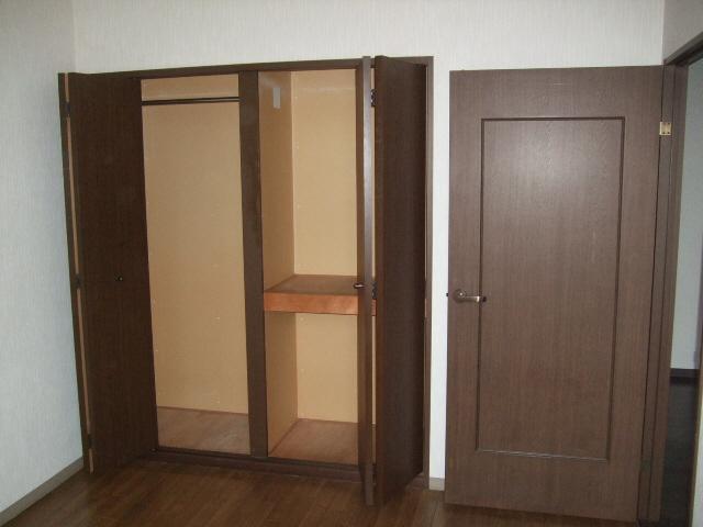 Other room space. Isomorphism