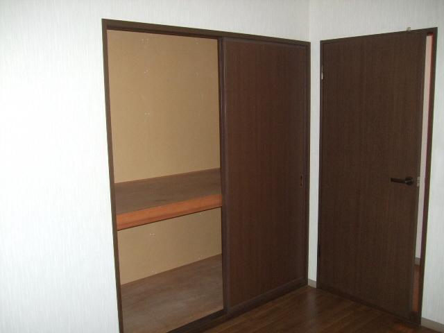 Washroom. Isomorphism