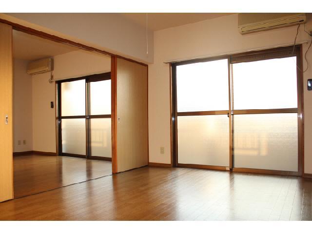 Other room space. Isomorphic type