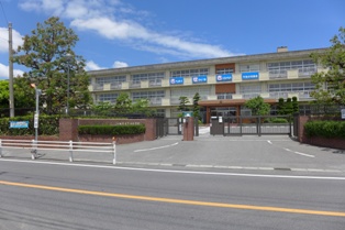 Primary school. Imaike up to elementary school (elementary school) 450m