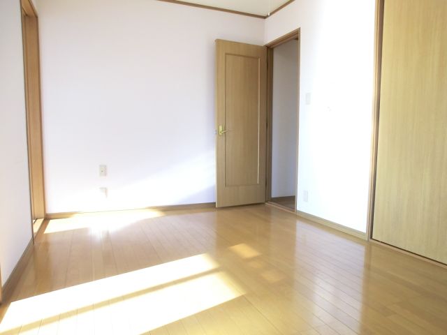 Living and room. 8.5 Pledge of Western-style Spacious and has
