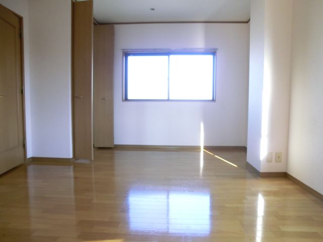 Living and room. 8.5 Pledge of Western-style