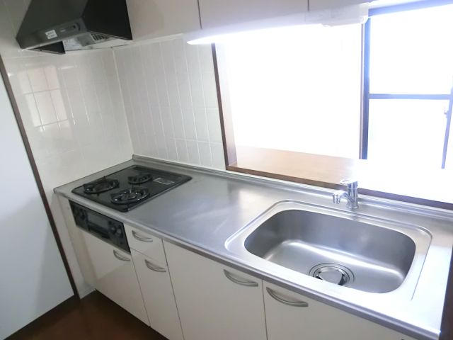 Kitchen. 3-neck is a gas stove in the kitchen.
