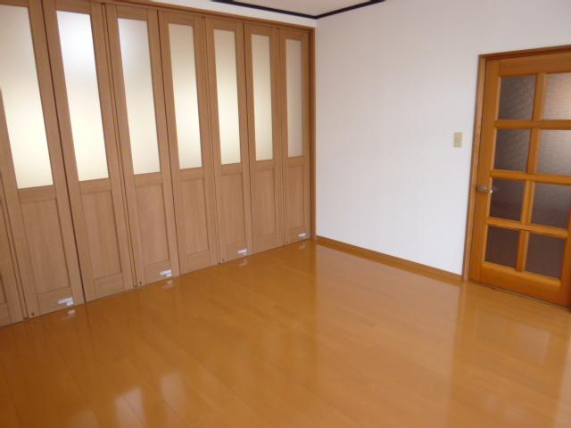 Living. If you closed the partition