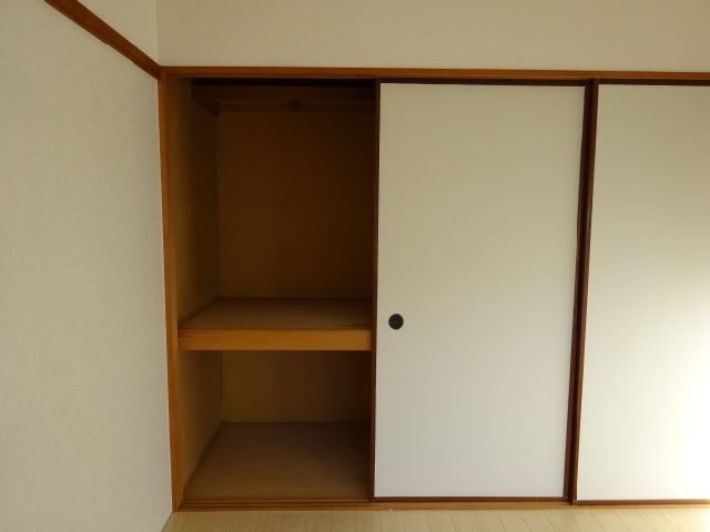 Receipt. It is a closet of large capacity