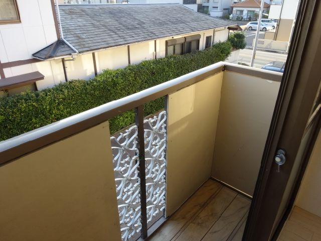 Balcony. You Jose also laundry