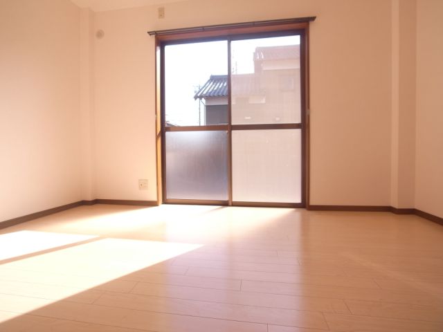 Living and room. Floor was also Mashi re-covered with a new one.