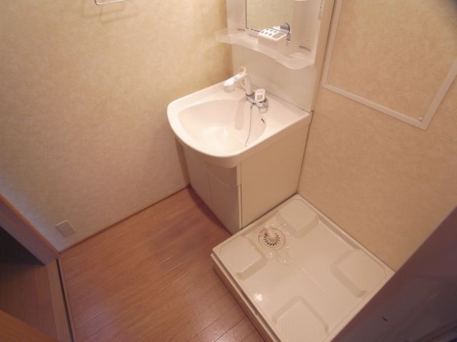 Washroom. To d with Vanity