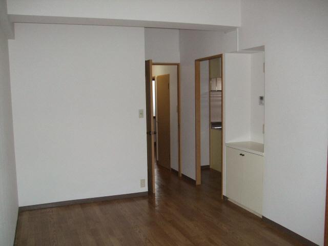 Living and room. Isomorphic type