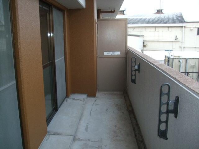 Balcony. Isomorphic type