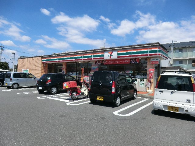 Convenience store. 321m to Seven-Eleven (convenience store)
