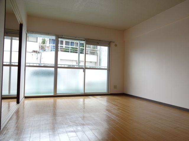 Living and room. It is a bright room