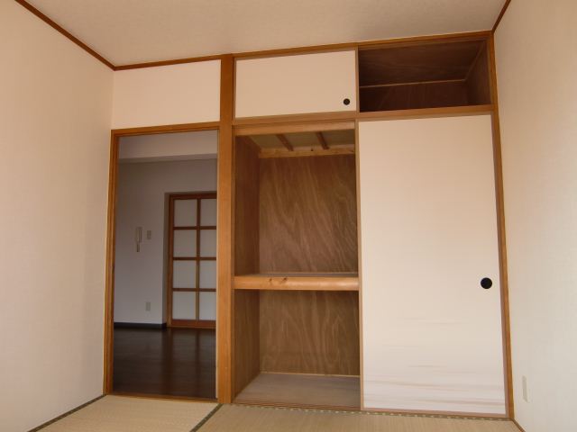 Receipt. It settles down Japanese-style room