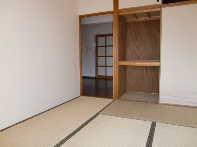 Living and room. bus ・ Toilet independent