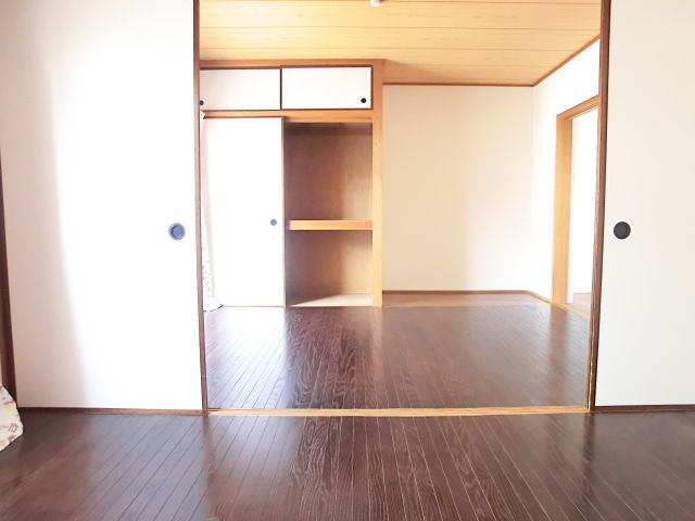 Living and room. Of each 6 quires Interoceanic