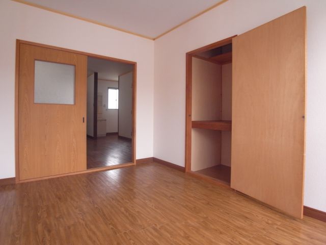 Living and room. There is also a thing input
