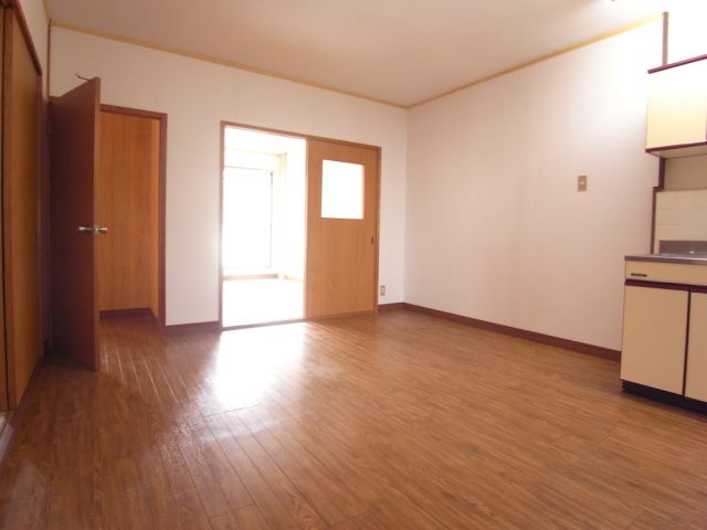 Living and room. 10 Pledge of spacious living