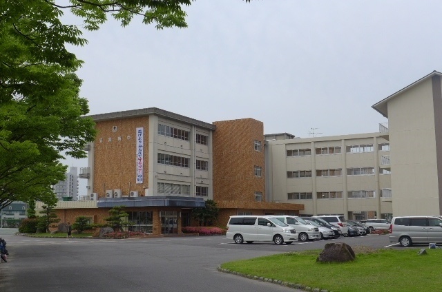 Junior high school. 1400m to the south junior high school (junior high school)